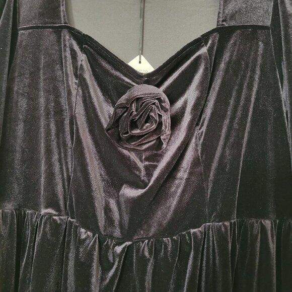 Ava & Viv Black Velvet Long Sleeve Dress With Rose Detail 1X - Picture 5 of 9